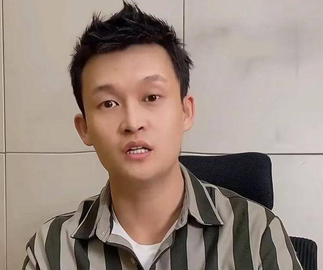 沈龙直播改错价亏损上千万,气得扇自己耳光,要求助理立刻辞职_赵本山