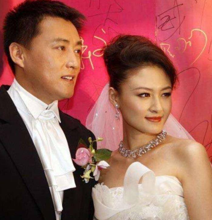 从酒店门童到谍战之王再到老少恋娶小16岁妻子他如何做到的