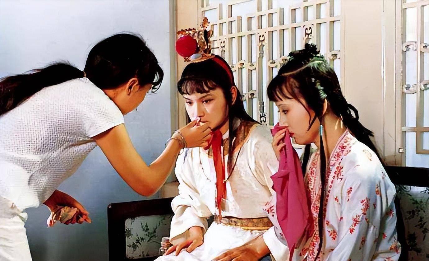 原创主持人问红楼梦美女那么多王导你近水楼台先得月了吗