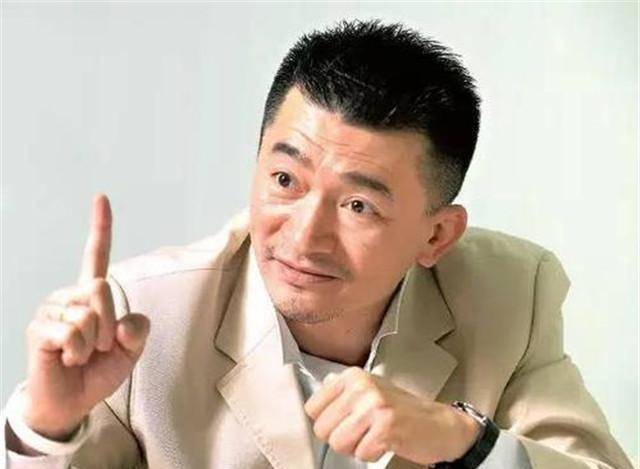 原创曾风光无限却败光百亿身家妻离子散59岁为还债摆摊累倒街头