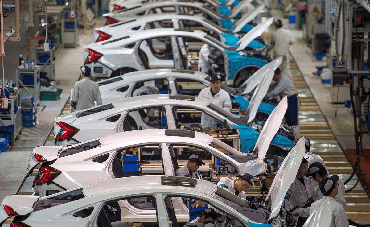 上海,中国的经济中心,其汽车产业的发展也走在了全国前列.