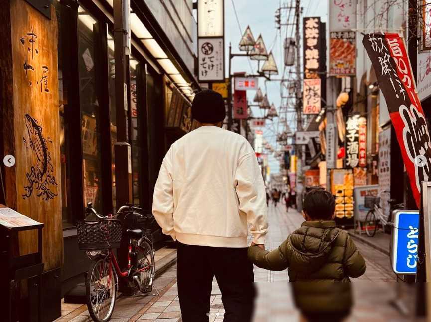 周杰伦父子重游旧地代官山成回忆杀