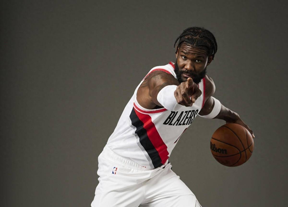 3板!联盟唯三内线!这该死的统治力,他终于兑现_艾顿_太阳队_篮板