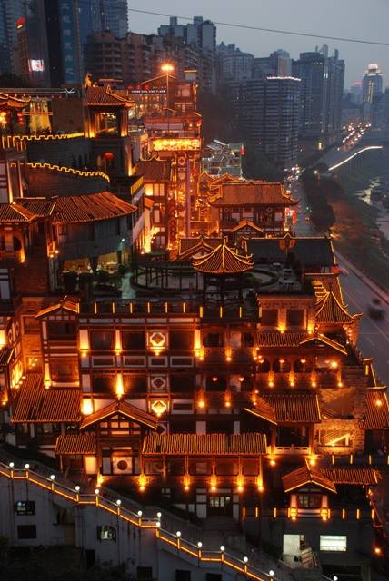 陪朋友去重庆五日游多少钱,5天4夜旅行攻略_民国_天坑_微微
