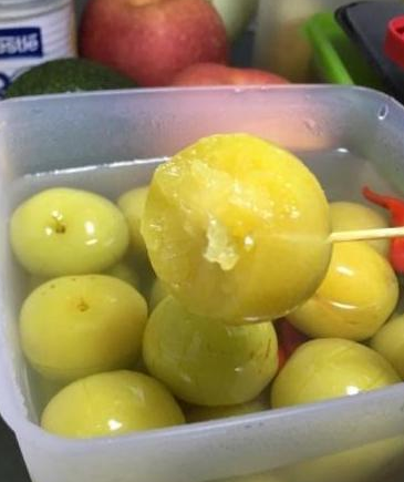 原创生腌脆李子这样做比外面卖的更好吃越吃越上瘾1分钟就能学会