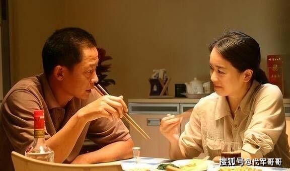 美女演员左小青:出道以来绯闻不断,如今46岁仍靠身材吸睛_陈道明
