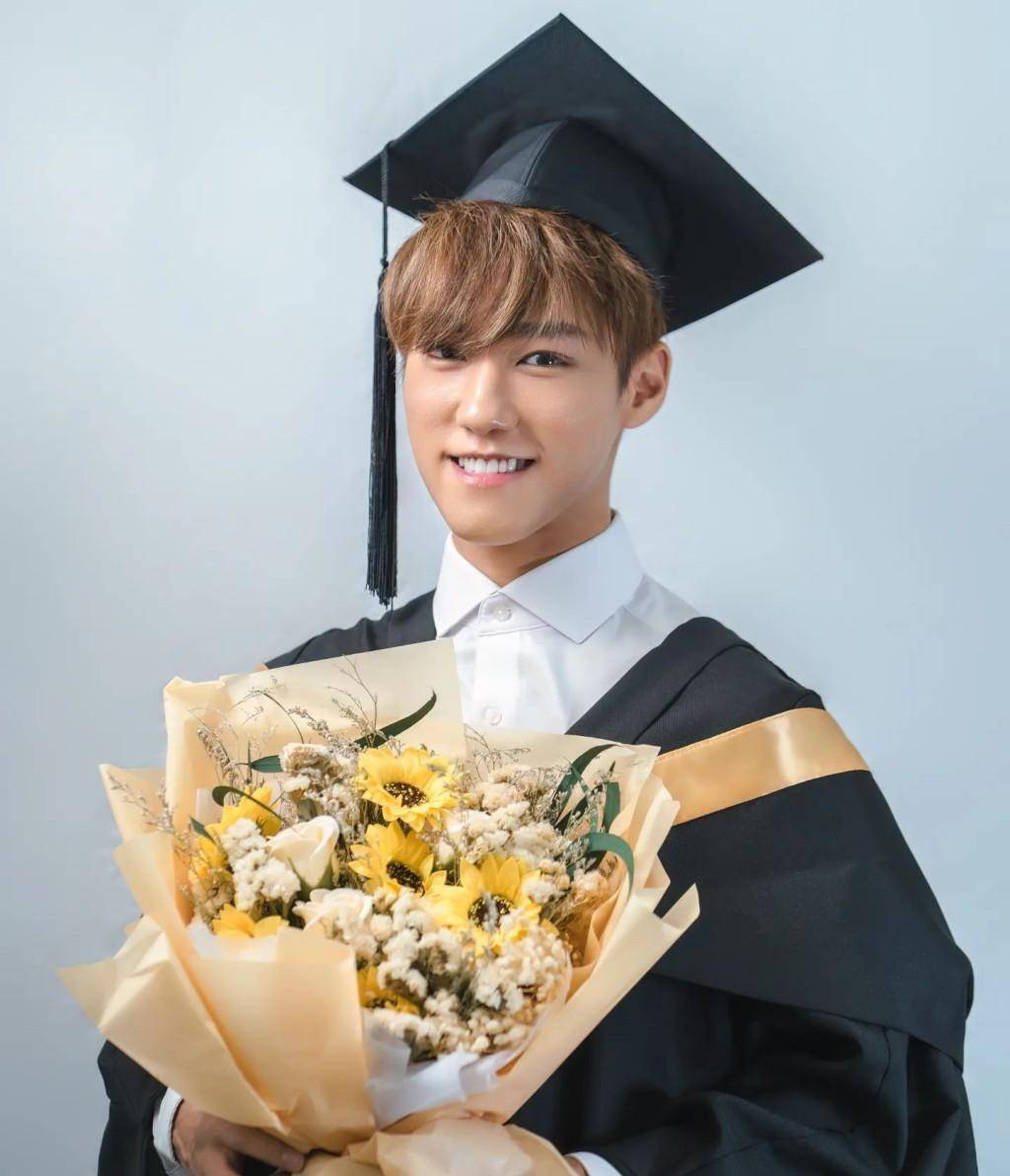 治疗无效日夜剧痛,老母亲当夜间清洁工赚钱救子_松南日_文松南_家人