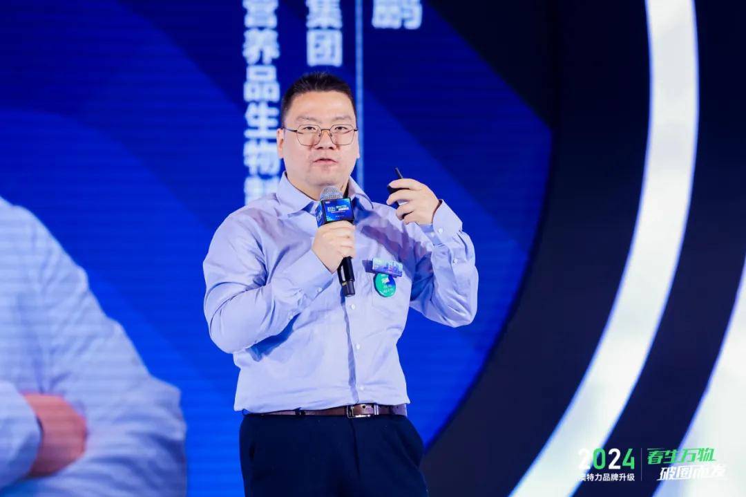 院执行院长闫琳娜,中国保健协会食物营养与安全专业委员会会长刘天鹏