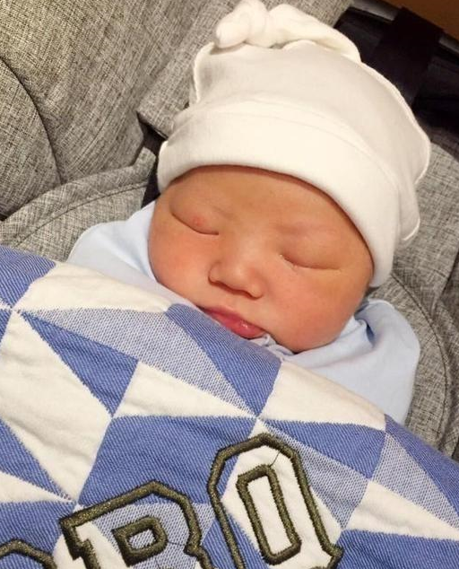 原创歌手出身和陈小春有过一段情今42岁高龄生下混血儿子老幸福了