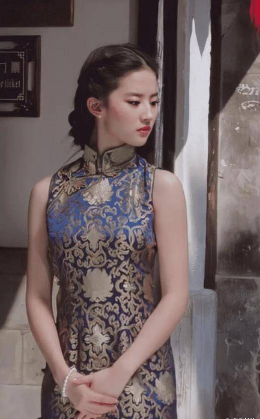 原创都说太胖不适合穿旗袍看到刘亦菲的旗袍照后直男都安静了