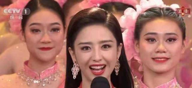 所以这一次,在佟丽娅美上了热搜之后,就有网友调侃陈思诚:"她上春晚