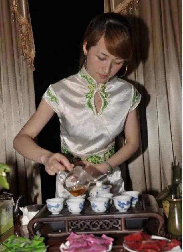 以茶楼为犯罪窝点,非法敛财上亿元,最终被判死刑_王紫绮_李总_亮点