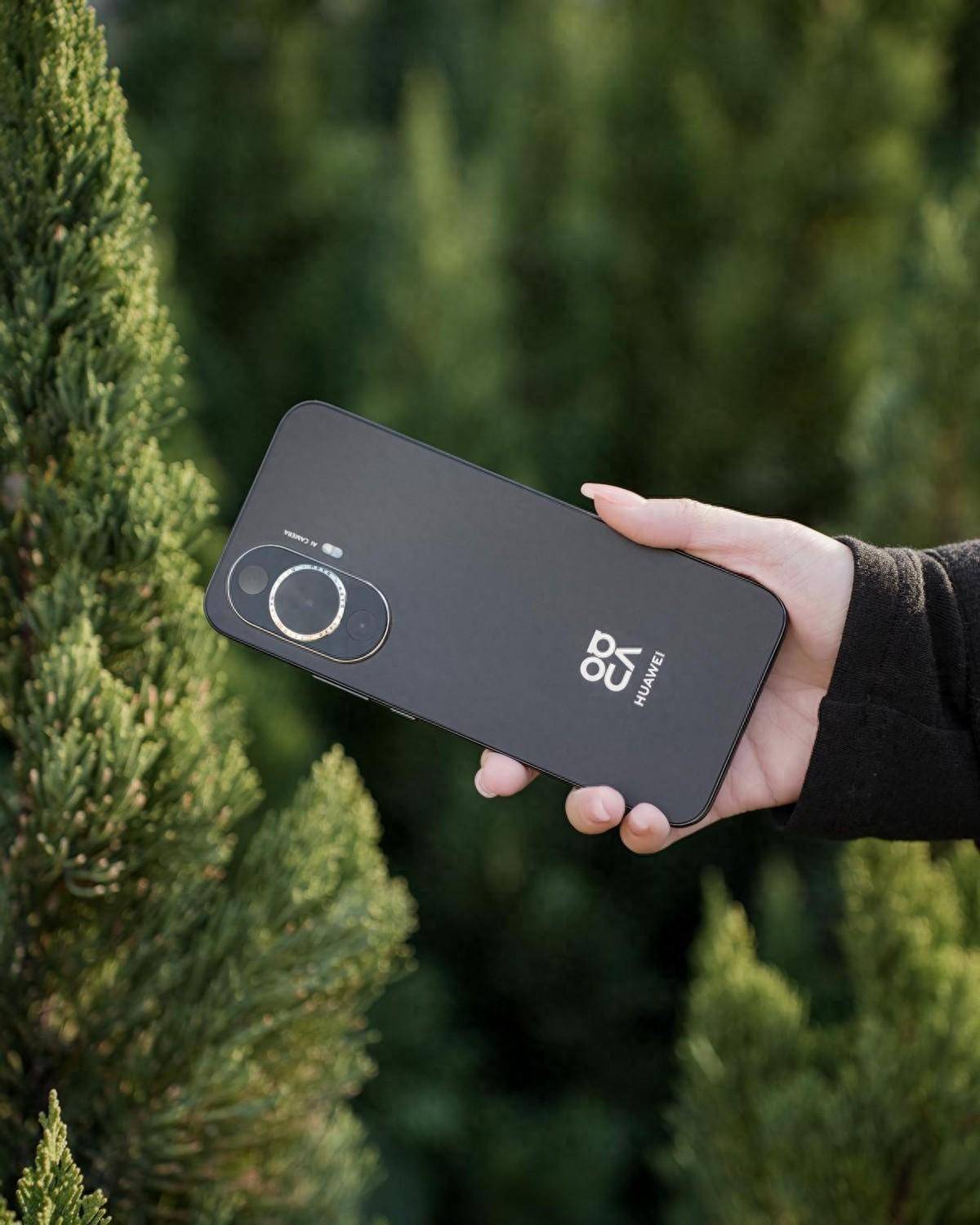 强势圈粉华为nova12活力版凭影像实力引领潮流