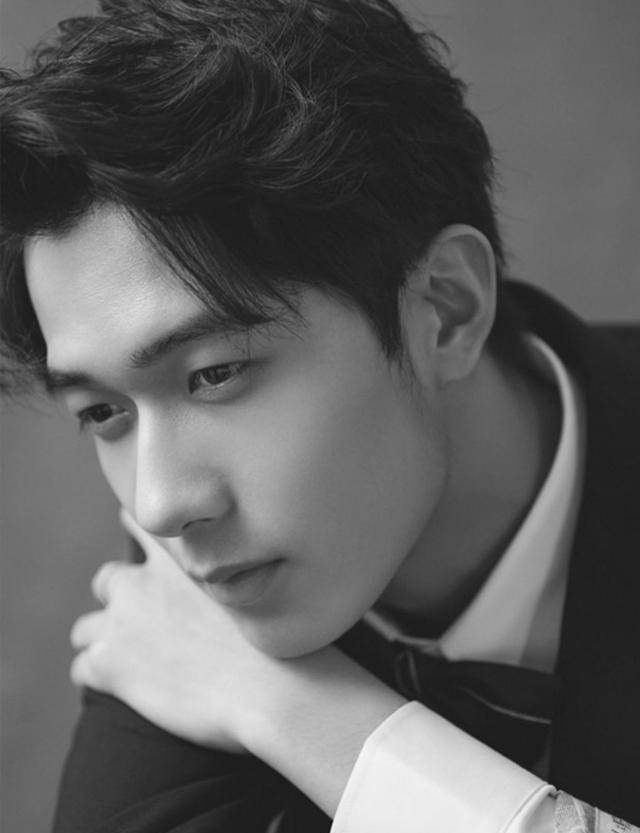 大长腿明星脸这位帅气的95后男模被说成是小李现我笑了