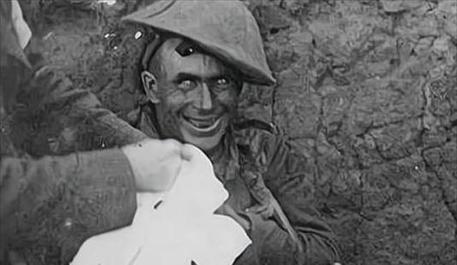 原创被大部队遗忘的哨兵深埋地下9年发现时双目失明仍坚守军需库