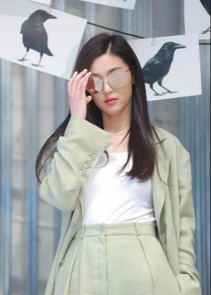 原创女人开春少穿毛衣阔腿裤太土瞧瞧全智贤搭配闭眼照着穿都美