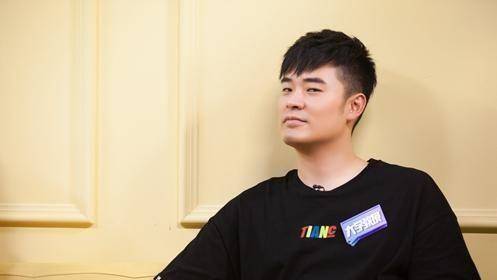 原创陈赫将王思聪吃热狗图印在衣服上卖校长非但没生气还送他版权