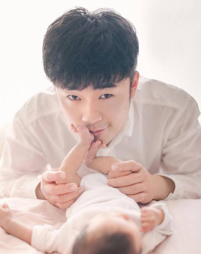 陈赫妻子张子萱活脱脱16岁少女比杨幂还少女毫无妈味
