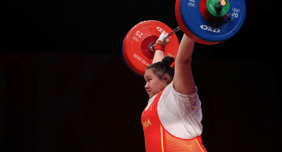 李雯雯举重世界杯上展现绝对统治力击败两位韩国名将横扫三金
