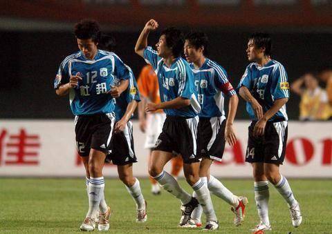 大连足球史上今天:05年替补发威大连实德5比1客场狂胜卫冕冠军_李雷雷