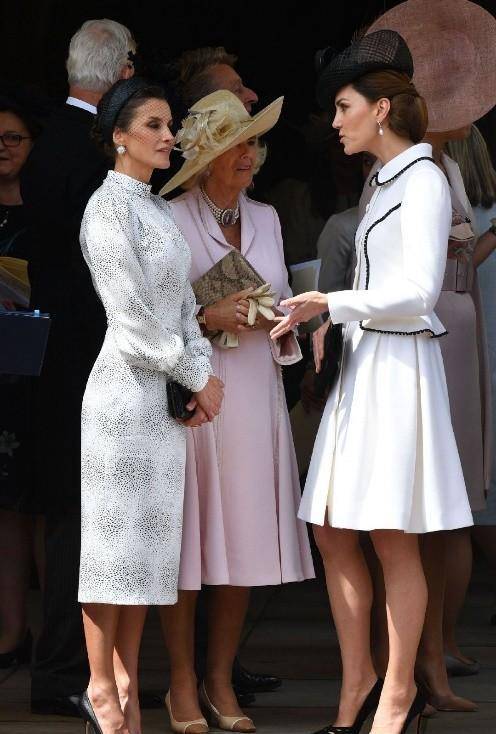 12年前莱蒂齐亚背影照一战成名蜂腰细腿比前超模布吕尼更完美