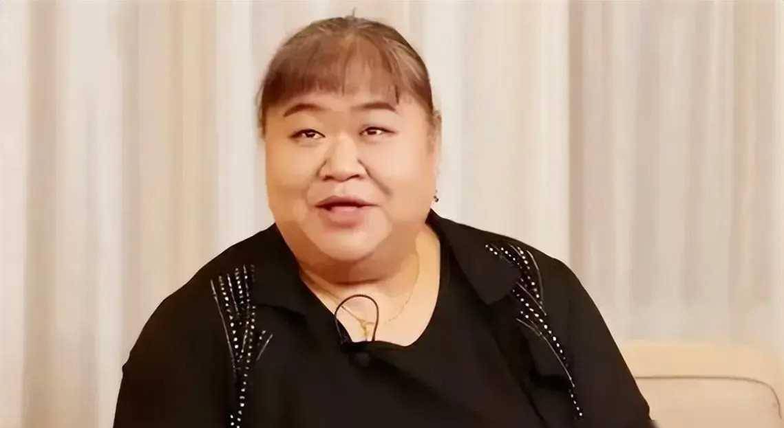 原创举重冠军唐功红打破世界纪录为夺冠险丧命地方奖励4室2厅