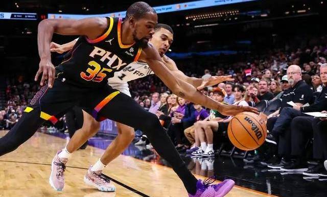 原创没希望了赶紧出去吧杜兰特的腿很虚弱他会在季后赛拉伤臀部的