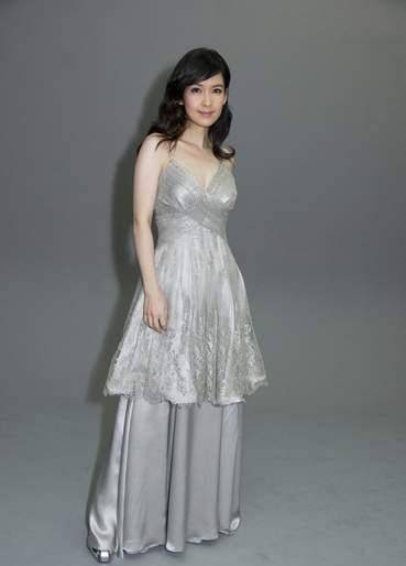 原创大饱眼福53岁周慧敏分享多张珍贵童年照网友从小美到大