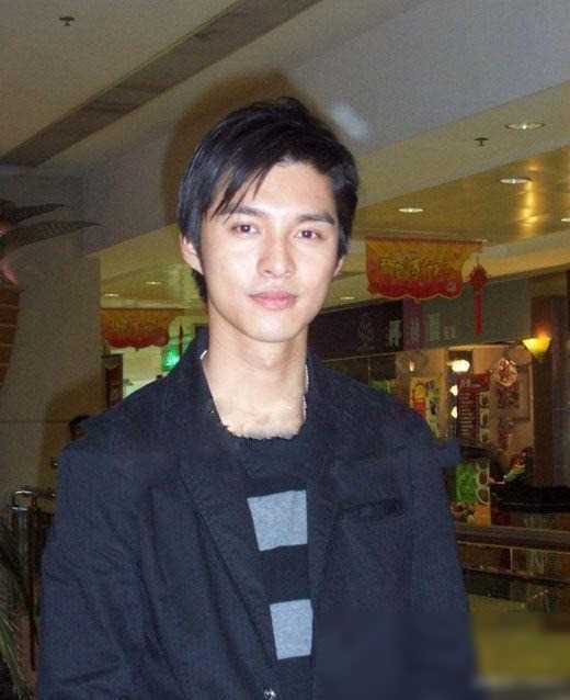 黄嘉乐不仅在演艺事业上努力拼搏,还有着自己的小小梦想,希望能在滑雪