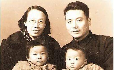 奋斗在祖国大西北辐射患癌全身出血这样的英雄邓稼先怎能不敬