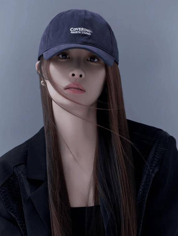 原创城中之城隆妮再演禁欲系美女红发金丝眼镜比高启兰还漂亮