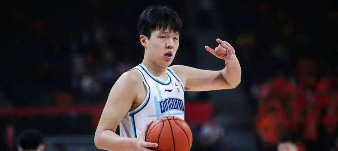 个人比较看好上海队,有王哲林来防守,外线有布莱德索这样