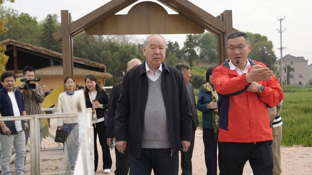 周国富率团浙大校友乡村振兴分会考察乡立方项目探索校企助力乡村振兴