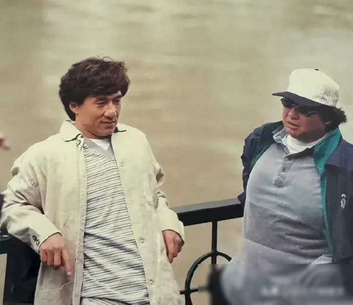 成龙迎来70岁生日众星送祝福古力娜扎晒合照吴京许愿演师