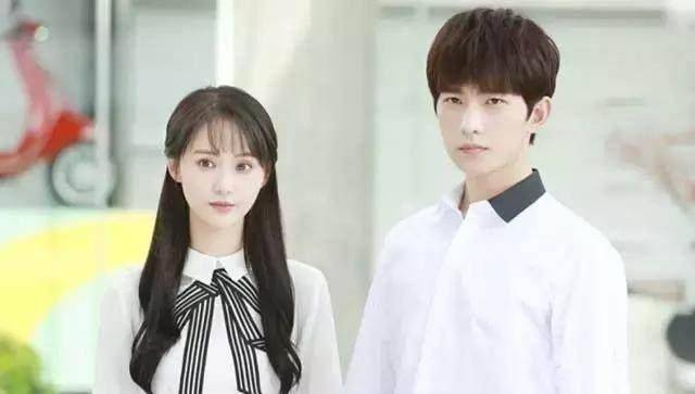 杨洋,作为当红小鲜肉,人气一直很旺,女生一直很喜欢.