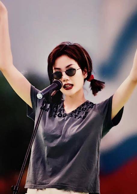 为什么谢霆锋那么爱王菲?看他14岁做了什么你就懂了