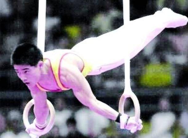 体操冠军张尚武退役后卖艺为生百元贱卖金牌因盗窃多次入狱