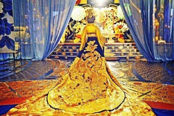 水泥袋还能做成龙袍穿这样秀的操作见过没