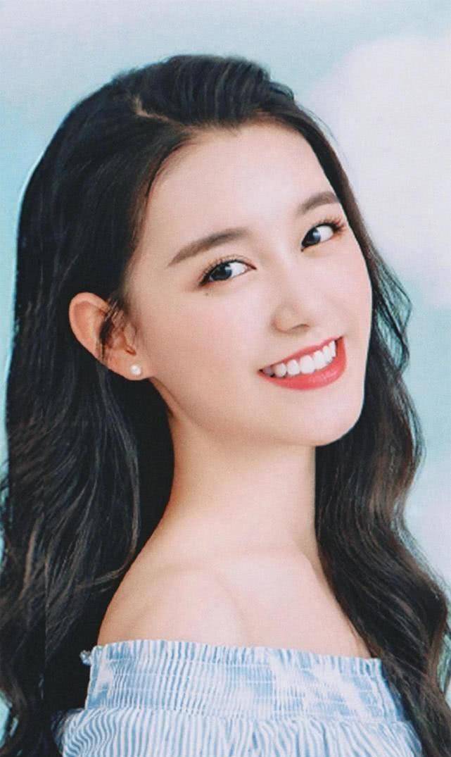 当年的小童星蒋依依终于长大如今比关晓彤更加有灵气