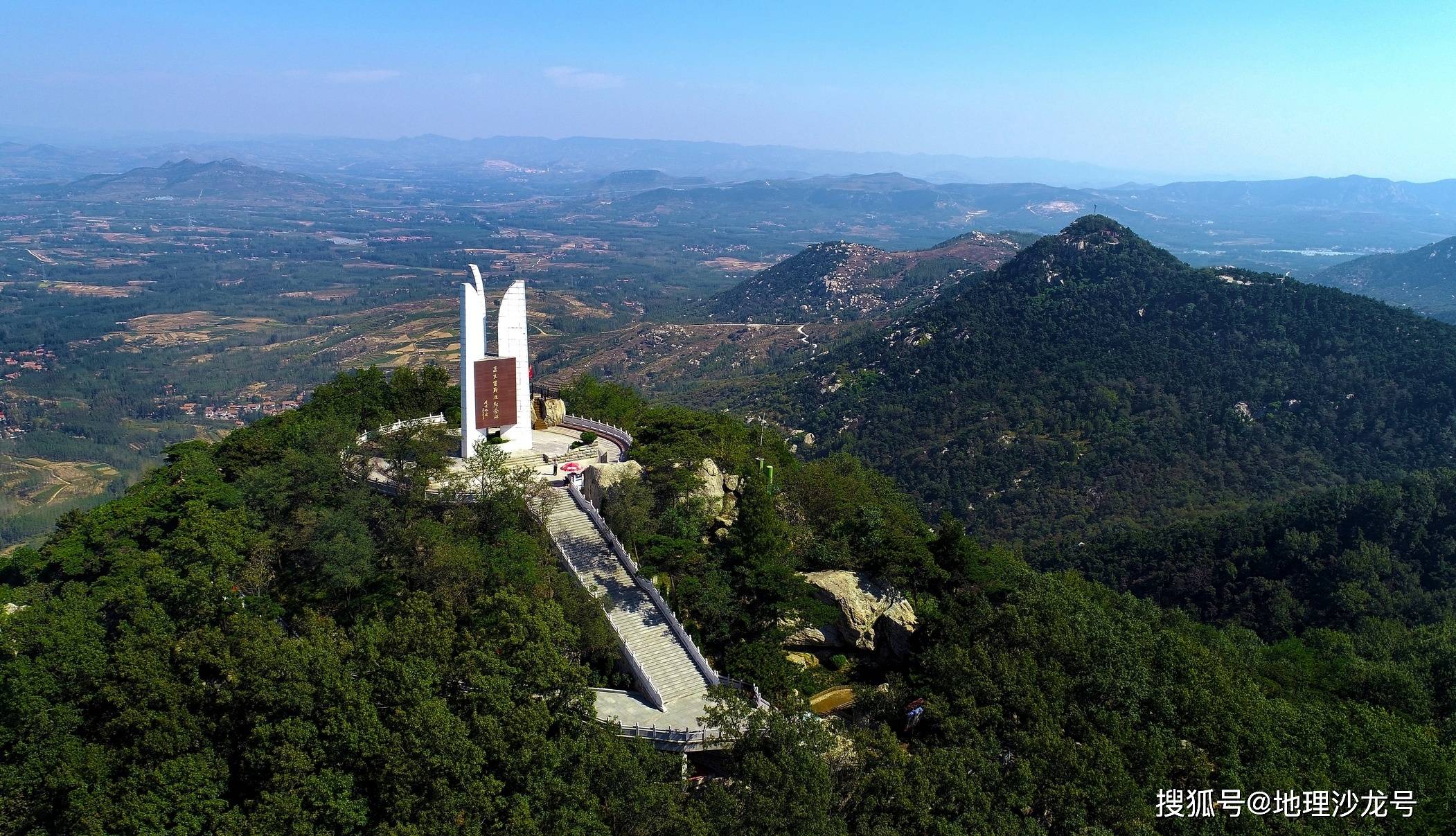 位于山东省沂蒙地区的"岱崮地貌",是我国第五大岩石造型地貌