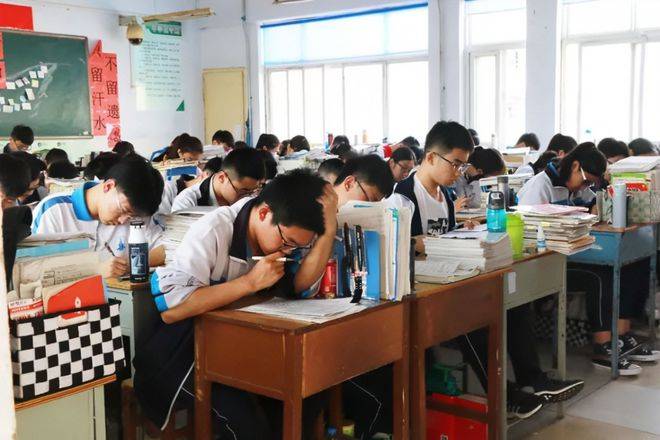 原创发达地区为什么普及12年教育1986年4月12日中国推行9年义务教育