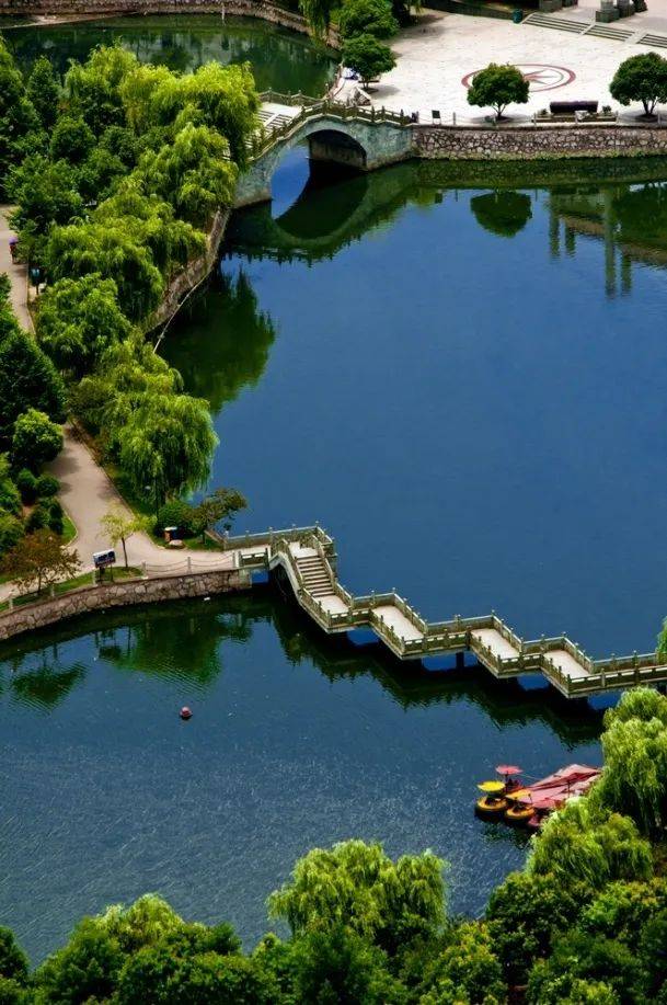 步道,乐享"薄荷曼波"风的好春光~"江碧鸟逾白,山青花欲燃"▼八面佛公