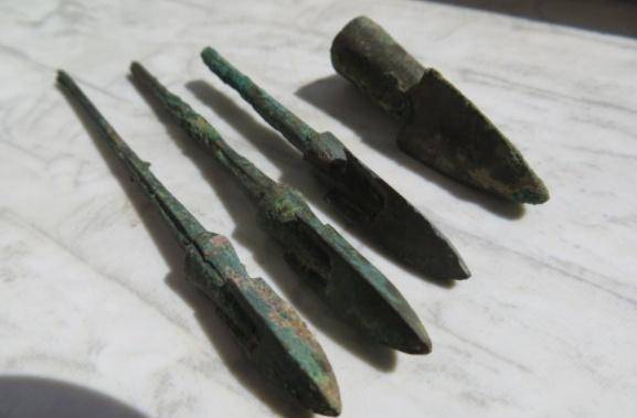 近战方面,秦军的战车非常具有冲击力,一个冲击波次下来方阵很有可能