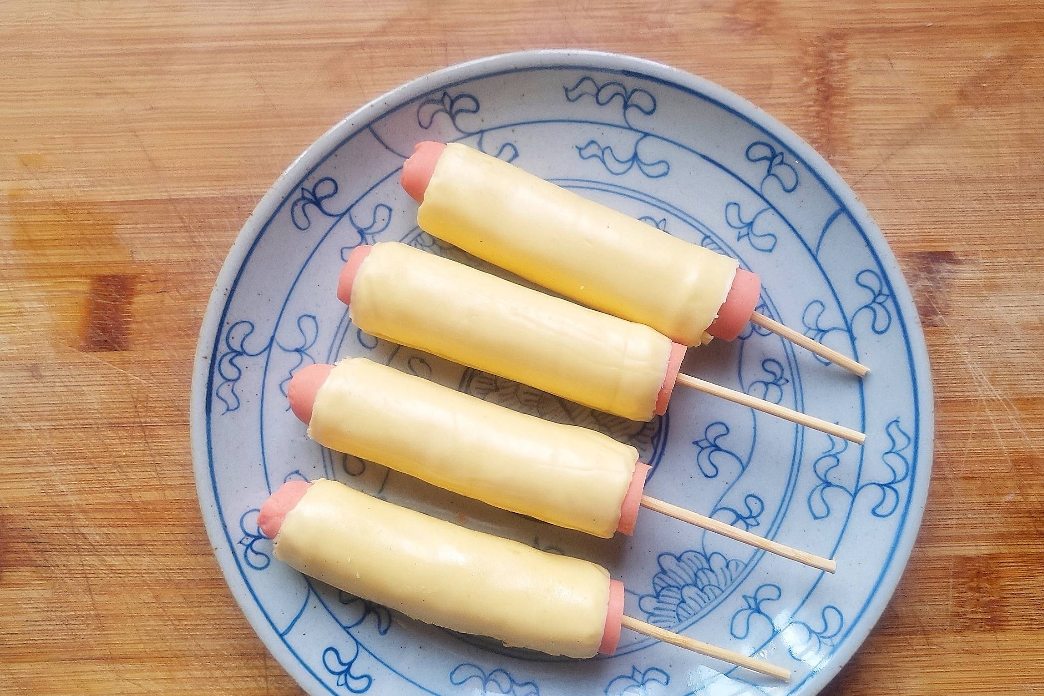 外脆里香的炸热狗咬一口满嘴芝士香简单易学快来试试