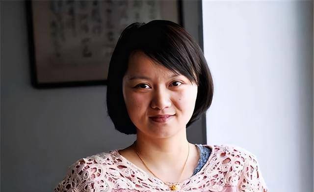 原创大眼睛女孩苏明娟91年因一张照片改变命运34岁官至副厅级