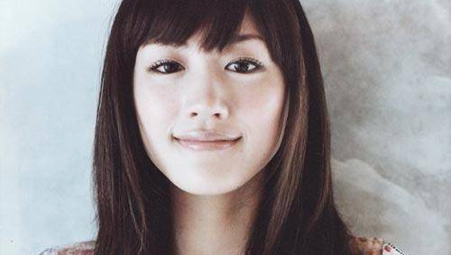 私底下的绫濑遥的萌人指数绝对不输给《萤之光》中的雨宫萤,个性明亮