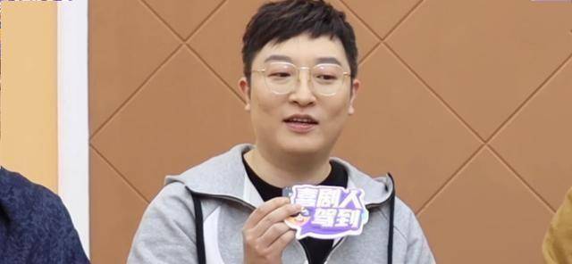 原创德云社曹鹤阳空降小剧场仅登台两分钟就砸挂了烧饼和张九龄