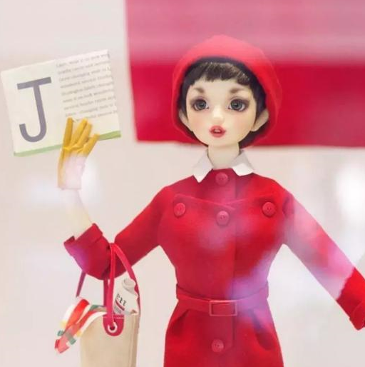 很多女性杂志因为他的插画风靡一时,所画的插画版bjd娃娃《少女魂》