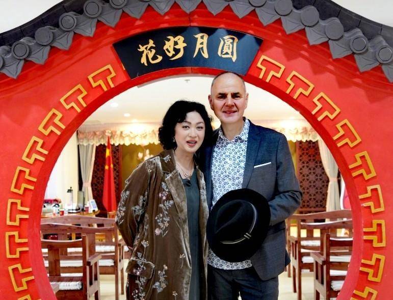 金星官宣与丈夫汉斯领证复婚56岁的她变得越来越慈眉善目