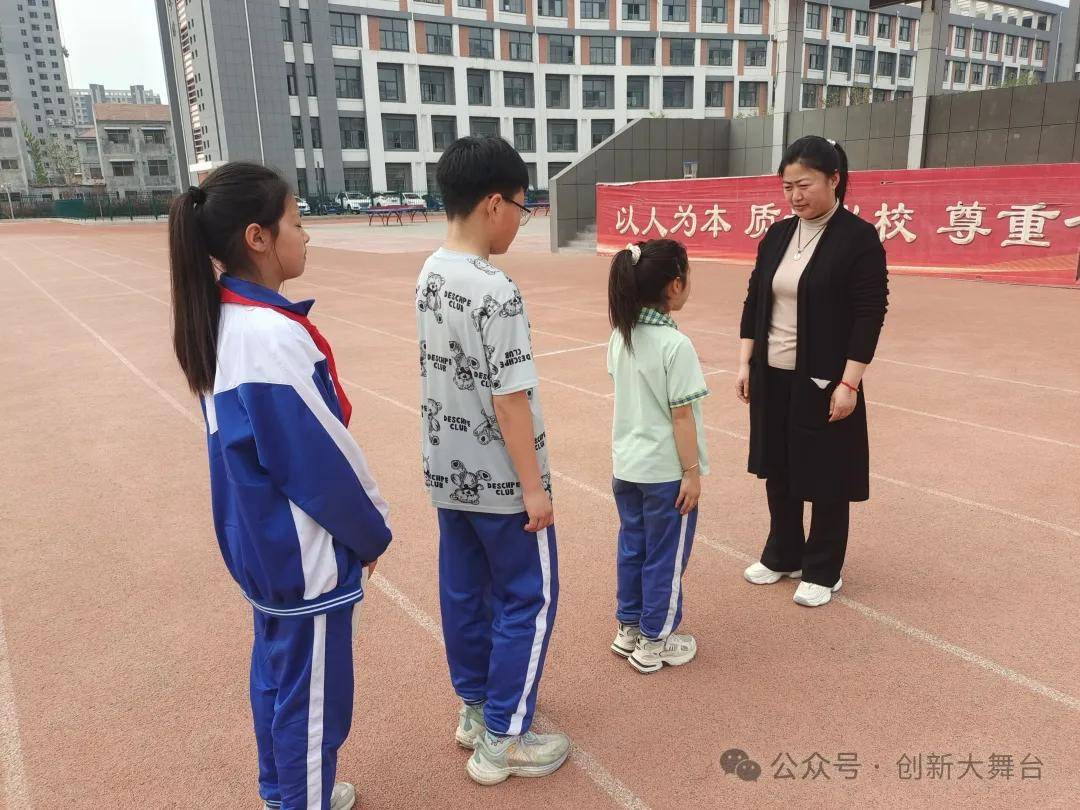 临震不乱有备无患单县一中附属小学开展防震减灾应急疏散演练活动